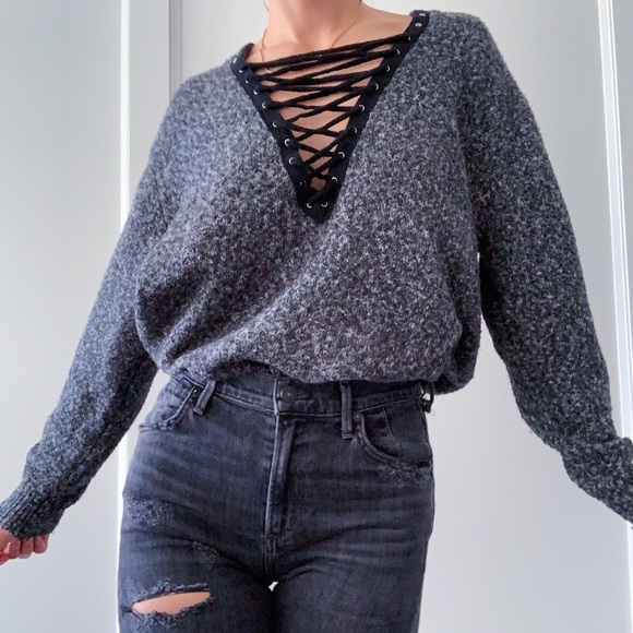 laced up v-neck sweater 🕷 - Picture 9 of 11